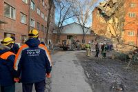 Оставшаяся часть аварийного общежития в городе Хакасии может обрушиться
