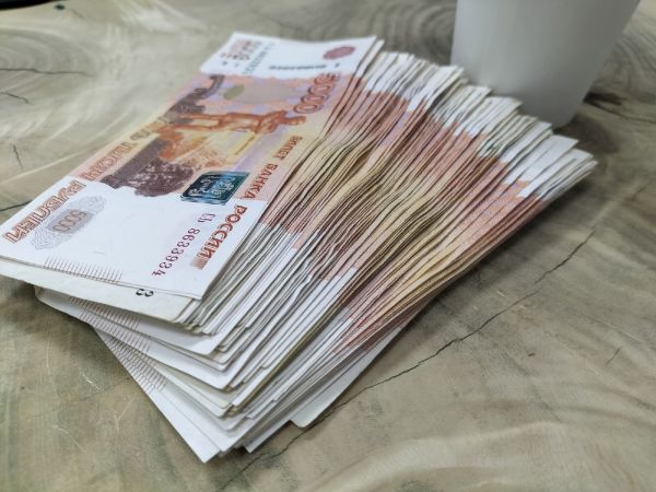Жительница элитного особняка в Хакасии заняла у пенсионерки миллион и не хотела отдавать