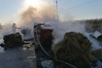 Фронт огня более 7 км: в Хакасии на выходных тушили поля, сено, баню