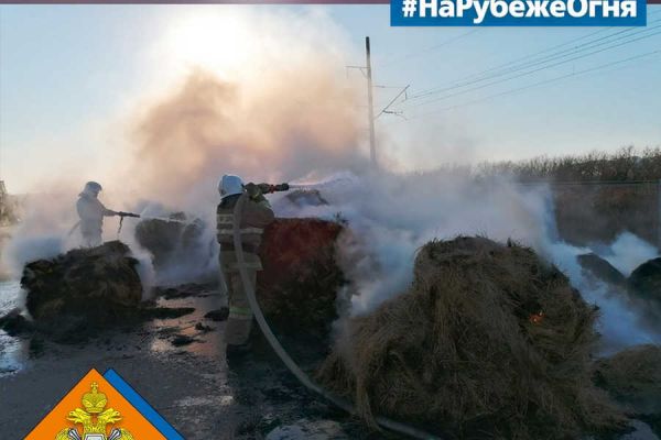 Сельские добровольцы тушили более 2 тонн сена около села Хакасии