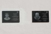 Шагнули в бессмертие: еще три мемориальных доски в память об участниках СВО появились в Хакасии