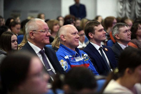 Летчику-космонавту вручили орден «За заслуги перед Хакасией»