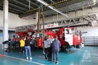 Пожарные и волонтеры рассказали детям о безопасности