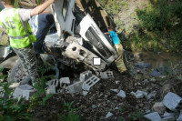 Серьезная авария в Хакасии: водителя зажало в кабине бетонными блоками, понадобилась помощь спасателей