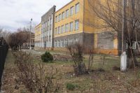 Первый блок построили в 1938 году: в столице Хакасии частично разбирают старейшую школу