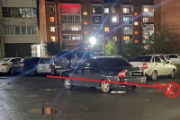 Водитель при движении задним ходом сбил человека в городе Хакасии