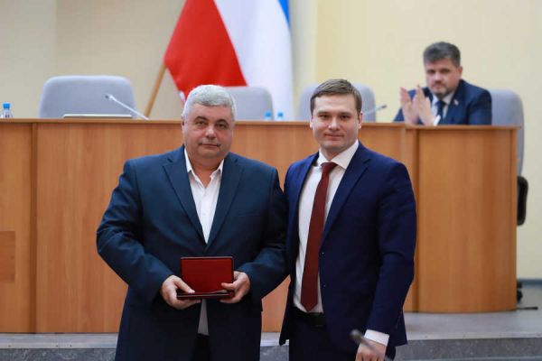 Депутату парламента Хакасии вручили медаль ордена по Указу Президента