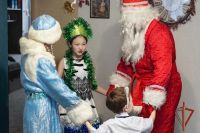 «Дед Мороз специального назначения» Росгвардии поздравляет детей сотрудников и военнослужащих в Хакасии