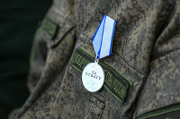 Глава республики вручил медаль «За отвагу» участнику СВО из Хакасии