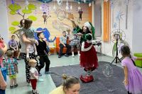 Предприниматели Хакасии подарили детям в больнице настоящий праздник