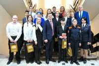 В рамках программы «Мы — граждане России!» глава Хакасии  вручил паспорта участникам Движения Первых