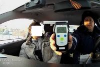 В Хакасии пьяный водитель привез в больницу друга, прищемившего палец