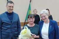 Матери участника СВО из Хакасии вручили медаль &quot;За отвагу&quot;