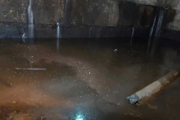 В Хакасии не будут ремонтировать дом с озером в подвале