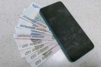 Заставили купить телефон: жительница соседнего региона приехала в Хакасию и перевела неизвестным почти 1,5 млн рублей