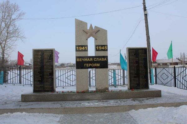 В селе Хакасии торжественно открыли памятник участникам Великой Отечественной войны