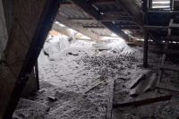 Разрушенную ураганом крышу на многоквартирном доме в Хакасии восстановили