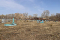 Кровососущих нет: в столице Хакасии кладбища готовят к Радонице