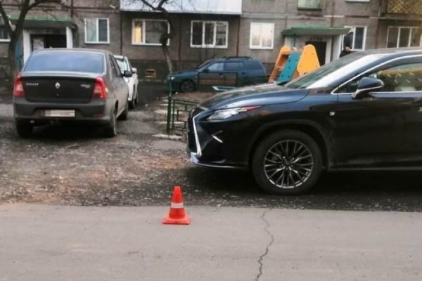 Выбежал на дорогу: шестилетний мальчик пострадал в Хакасии