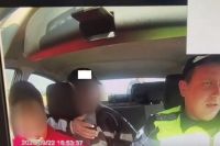 Автомобиль с 12-летним ребенком за рулем остановили в Хакасии. Отец пытался разжалобить инспекторов