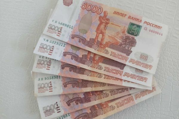 Три жительницы Хакасии &quot;подарили&quot; неизвестным больше миллиона рублей
