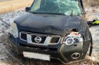 Nissan с двумя женщинами и ребенком опрокинулся в Хакасии