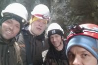 Популярных блогеров Столярова и Габара сводили в одну из самых страшных пещер мира (Хакасия)