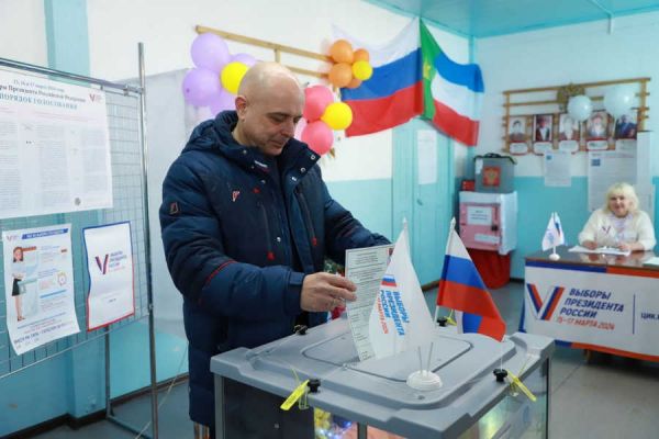 Председатель парламента Хакасии Сергей Сокол проголосовал в деревне Таштыпского района