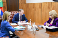 Глава Хакасии встретился с председателем комитета Госдумы по вопросам семьи, женщин и детей Ниной Останиной
