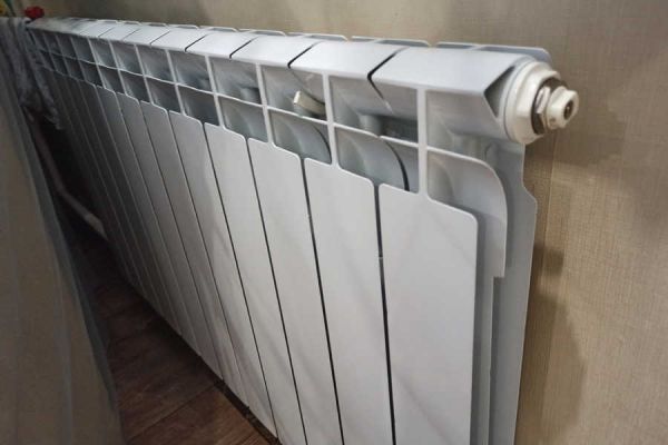 Имеет ли право подрядчик во время капремонта требовать плату за подключение радиаторов отопления?