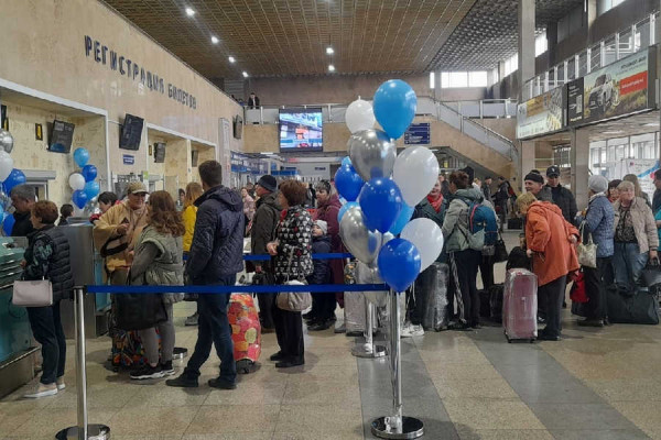 В аэропорту Хакасии встретили первый рейс из Сочи