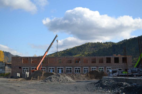 Школу с переменной этажностью строят в селе Хакасии