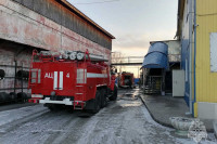 Авто, гараж и склад-магазин горели в Хакасии