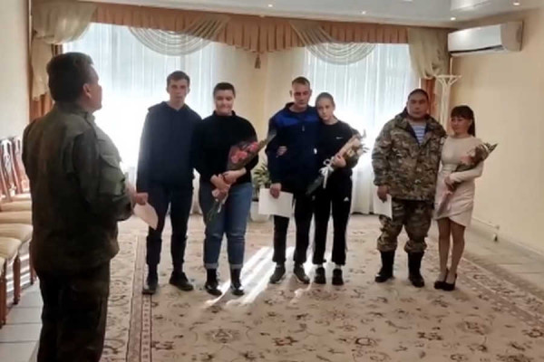 Свадьба в «камуфляже»: мобилизованных из Хакасии расписали в Омске