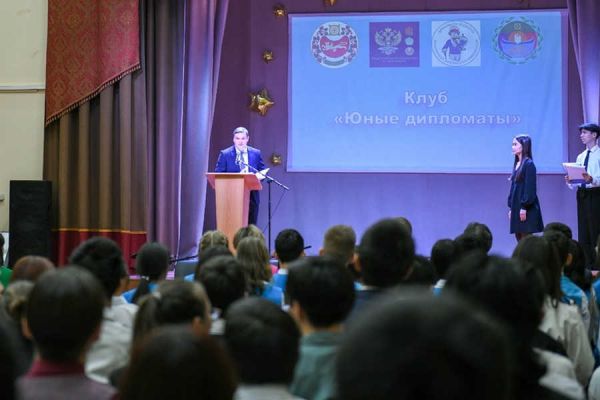 Клуб юных дипломатов Хакасии принял новых участников