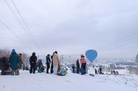 Здесь все: сотни людей отдыхают в бору под Минусинском. Фото