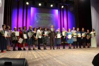 Главные люди в жизни каждого: в столице Хакасии поздравили учителей