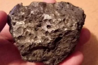 Метеорит, бракованные пряники и фляги пытаются продать жители Хакасии