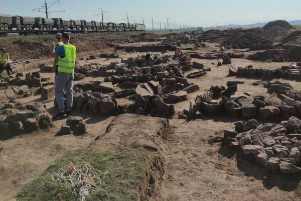 «Пояс колесничего» и древнее поселение обнаружили студенты во время раскопок в Хакасии и Красноярском крае