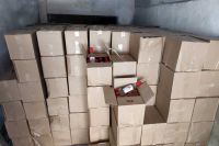Тысячи бутылок крепкого алкоголя нашли в гараже жителя Хакасии