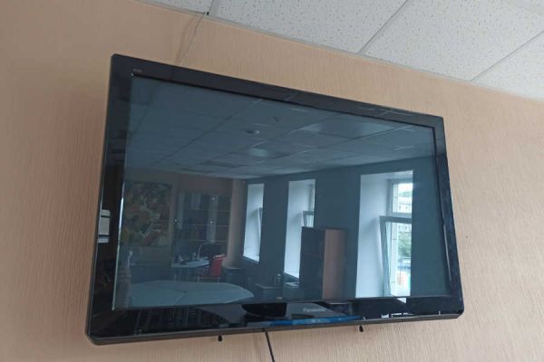 Нашел, чем поживиться: житель Хакасии в общежитии своровал телевизор и плиту