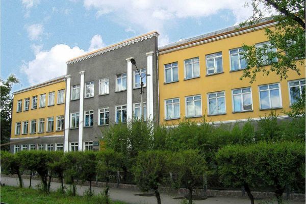 В столице Хакасии решают, куда пристроить 1700 учеников из старых школ