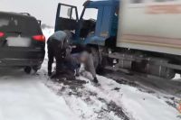 Жителей Хакасии подозревают в хищении солярки с угольного разреза на сотни тысяч рублей. Видео