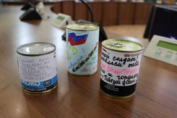 Открытки на банках с консервами для участников СВО нарисуют в Хакасии