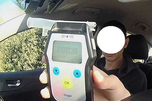 В Хакасии у водителя с признаками опьянения прибор не обнаружил паров алкоголя