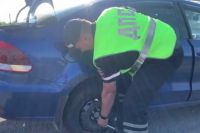 Сотрудники ГИБДД Хакасии остановили машину с представляющей опасность поломкой