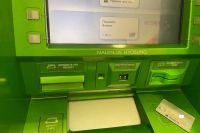 Продавец в Хакасии прикарманила чужую банковскую карту