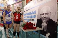 В Хакасии открыт турнир по волейболу среди девушек памяти Виктора Зимина. Фото