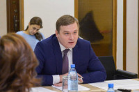 Глава Хакасии работает в Новосибирске