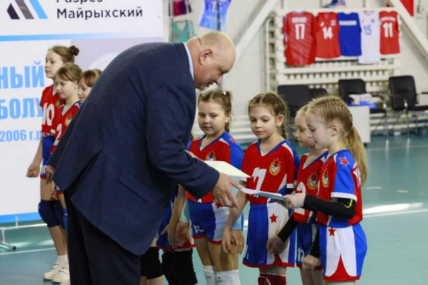 Объявлены победители турнира по волейболу памяти экс-главы Хакасии В.М. Зимина